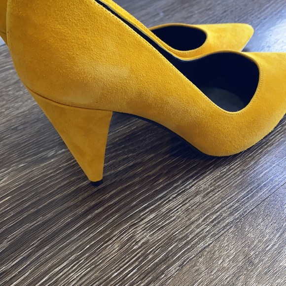 Marc Fisher LTD Suede Pumps - Picture 4 of 8